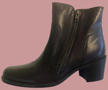 Load image into Gallery viewer, Nic Dean Brown