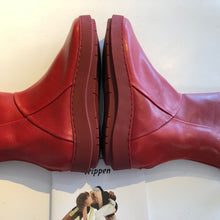 Load image into Gallery viewer, Red Win