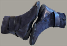 Load image into Gallery viewer, Blue Swinton